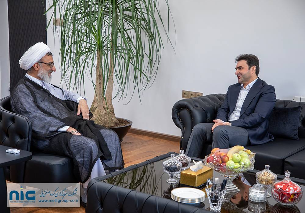 بازدید دبیر شورای عالی انقلاب فرهنگی از شرکت سرمایه‌گذاری گروه صنعتی ملی و تأکید بر توسعه دانش‌بنیان صنعت کفش